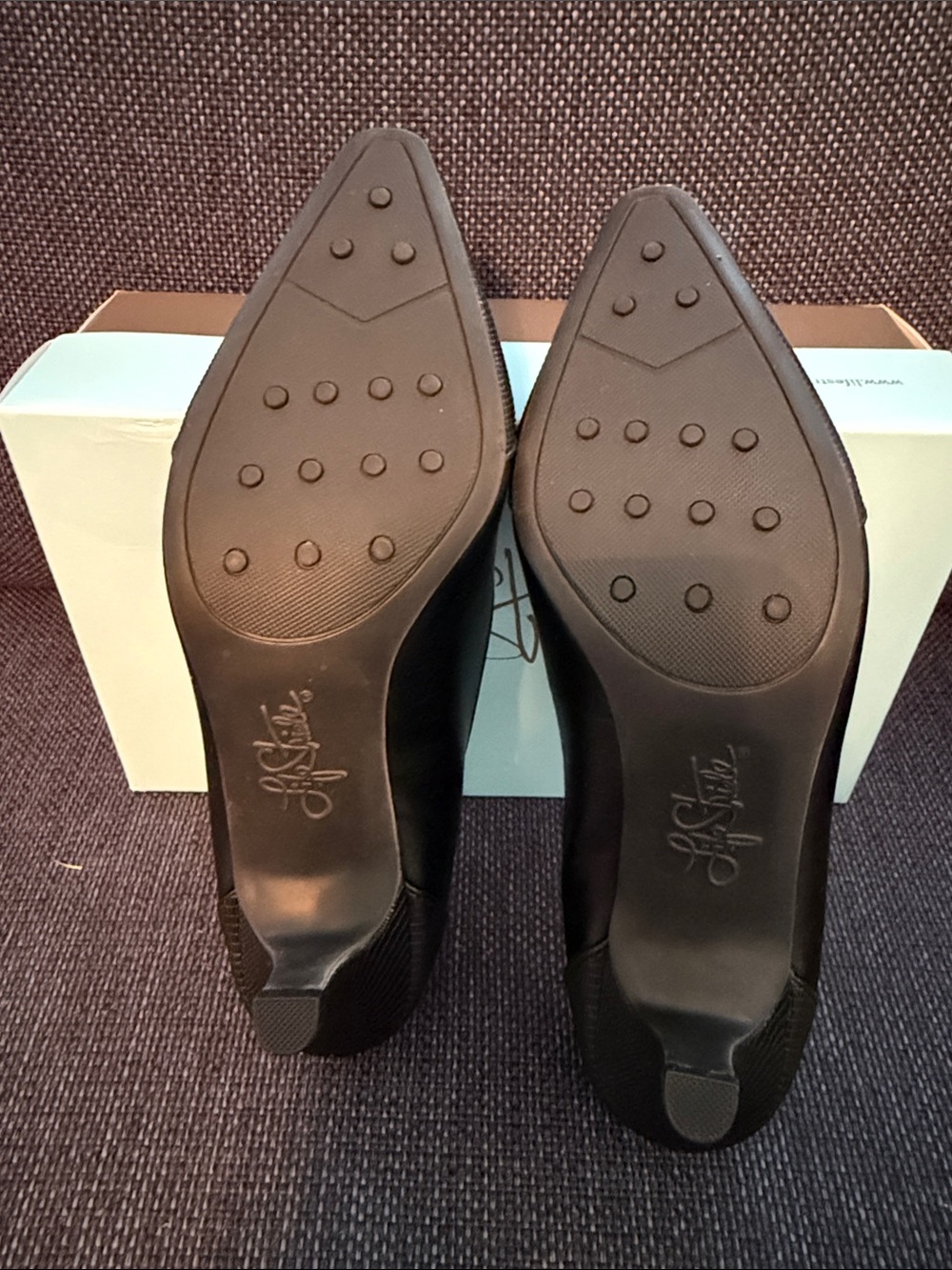 Life Stride Black Pointed-Toe Textured Heels - Picture 5 of 6